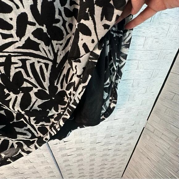 Lane Bryant Sleeves blouse floral black white V-neck sheer overlay plus size - Picture 3 of 8